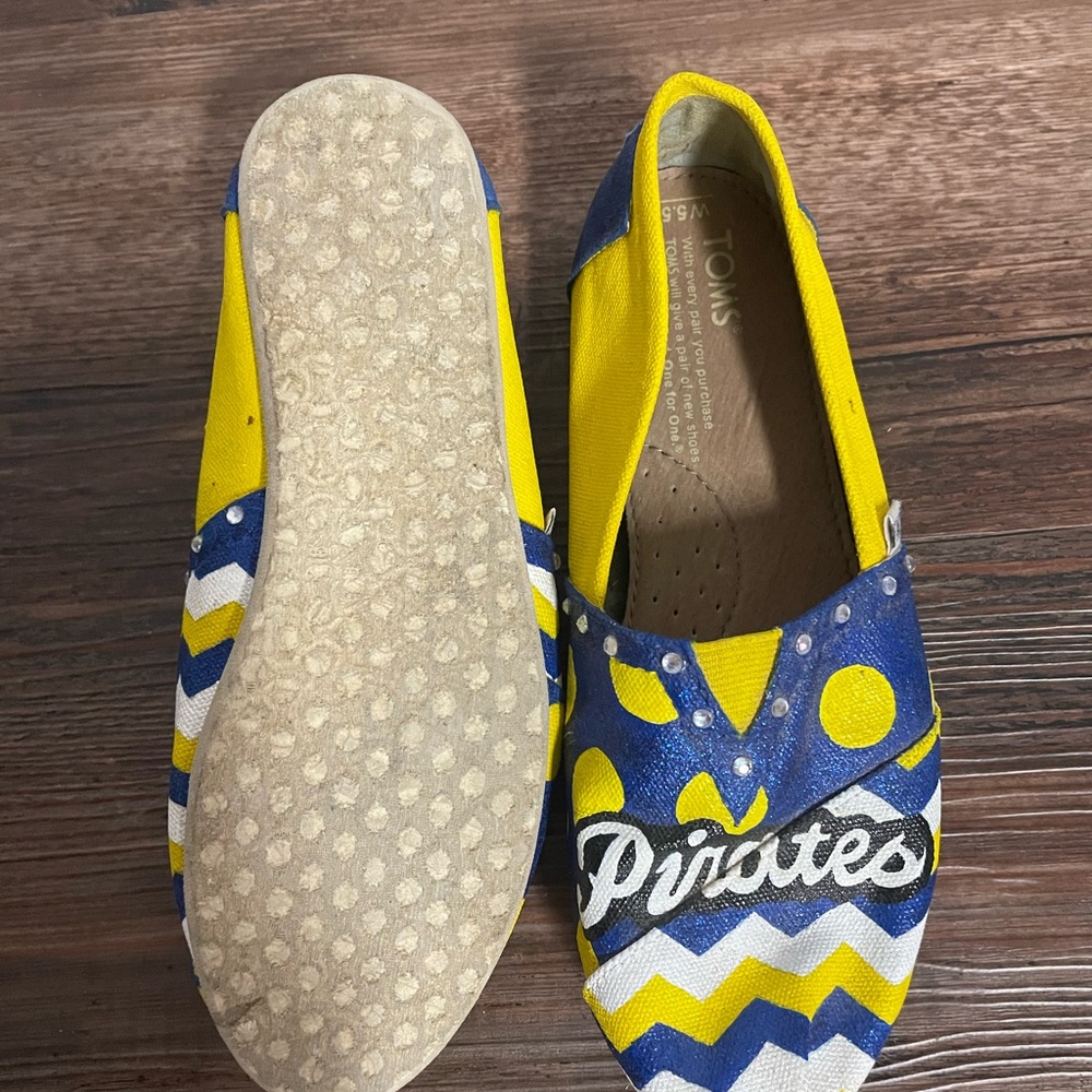Toms - Picture 8 of 8